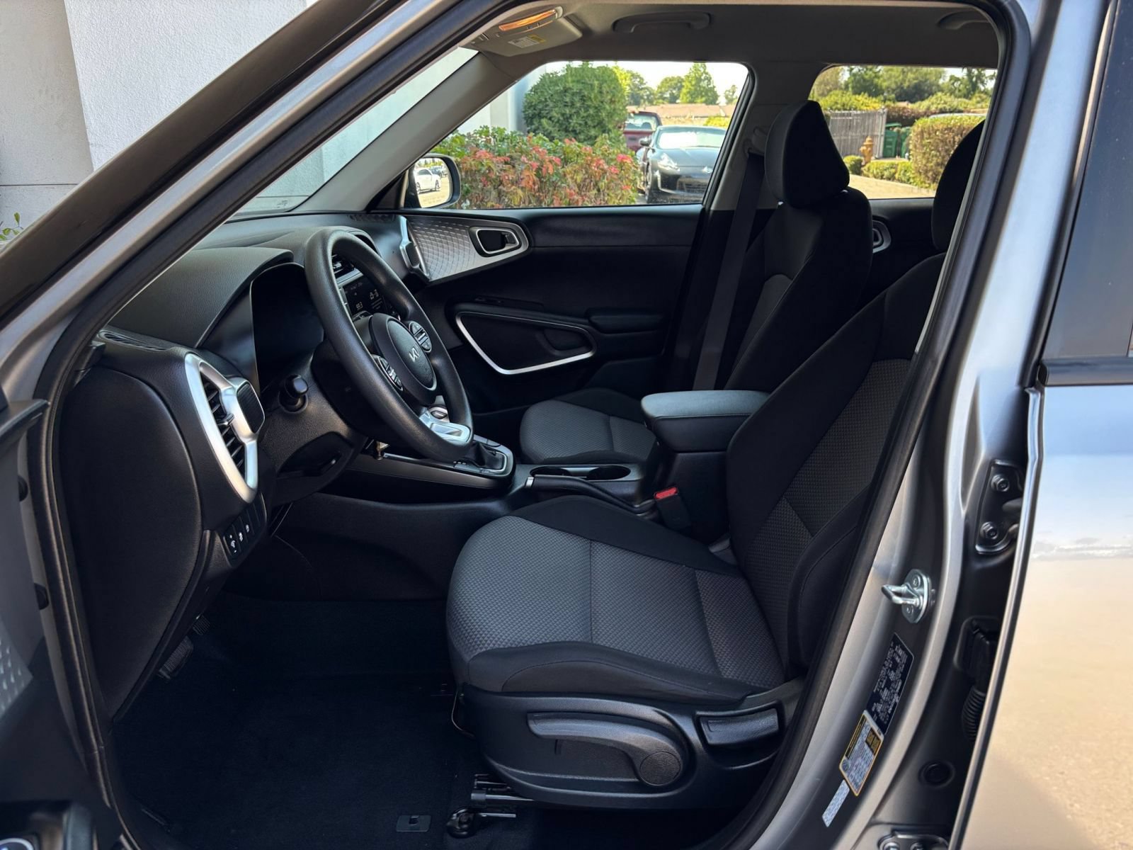 Used 2025 Kia Soul LX w/ LX Technology Package FWD image 20