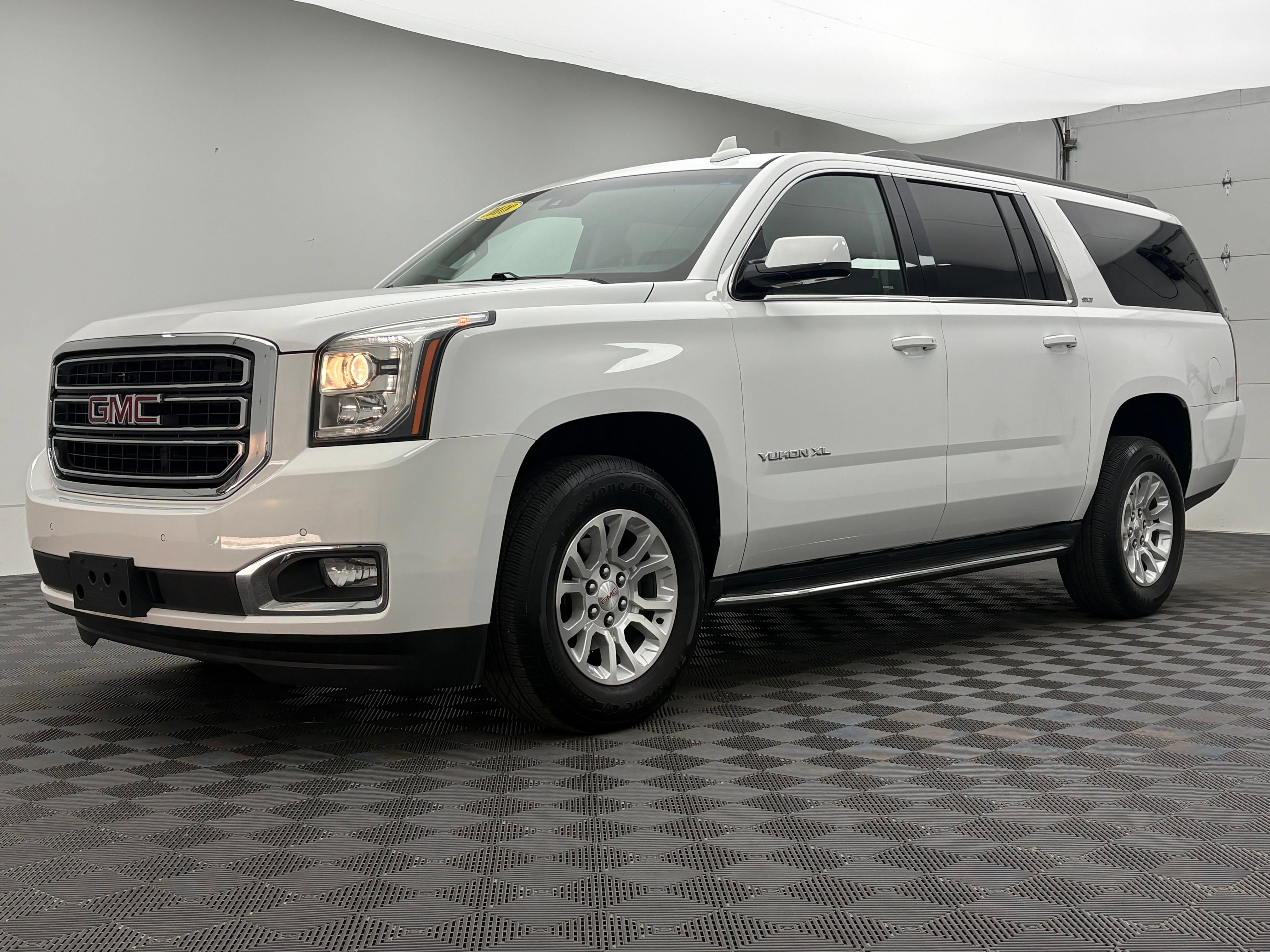 Used 2018 GMC Yukon XL SLT AWD/4WD image 2