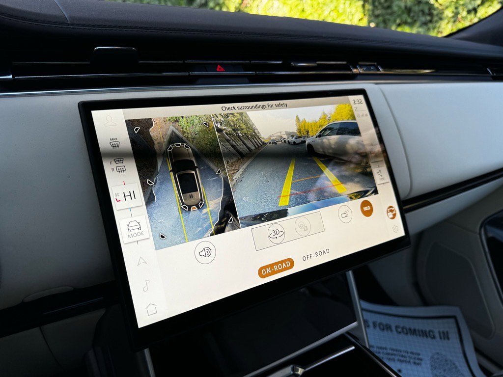 Used 2025 Land Rover Range Rover SE image 14