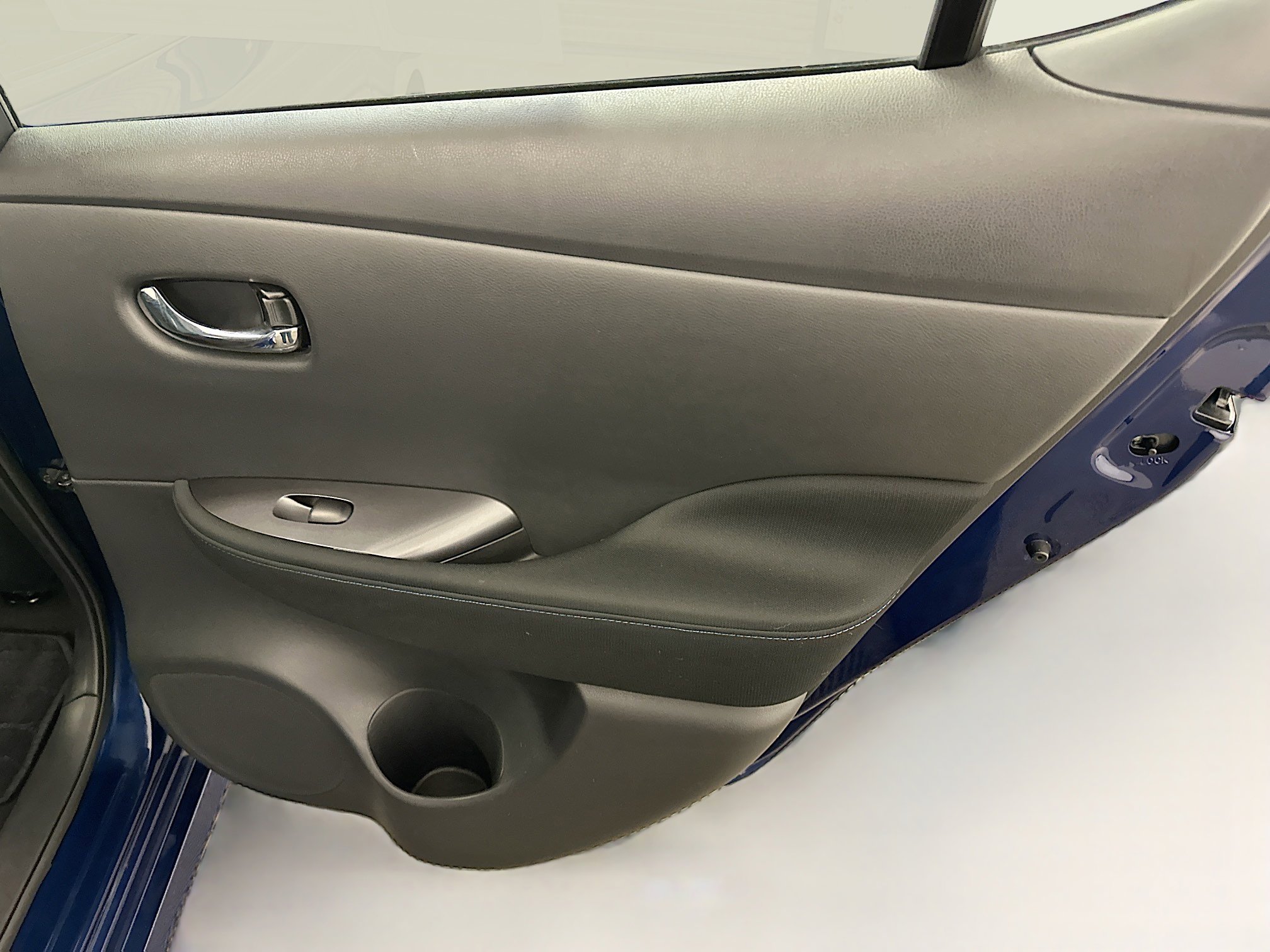 Used 2025 Nissan Leaf S image 30