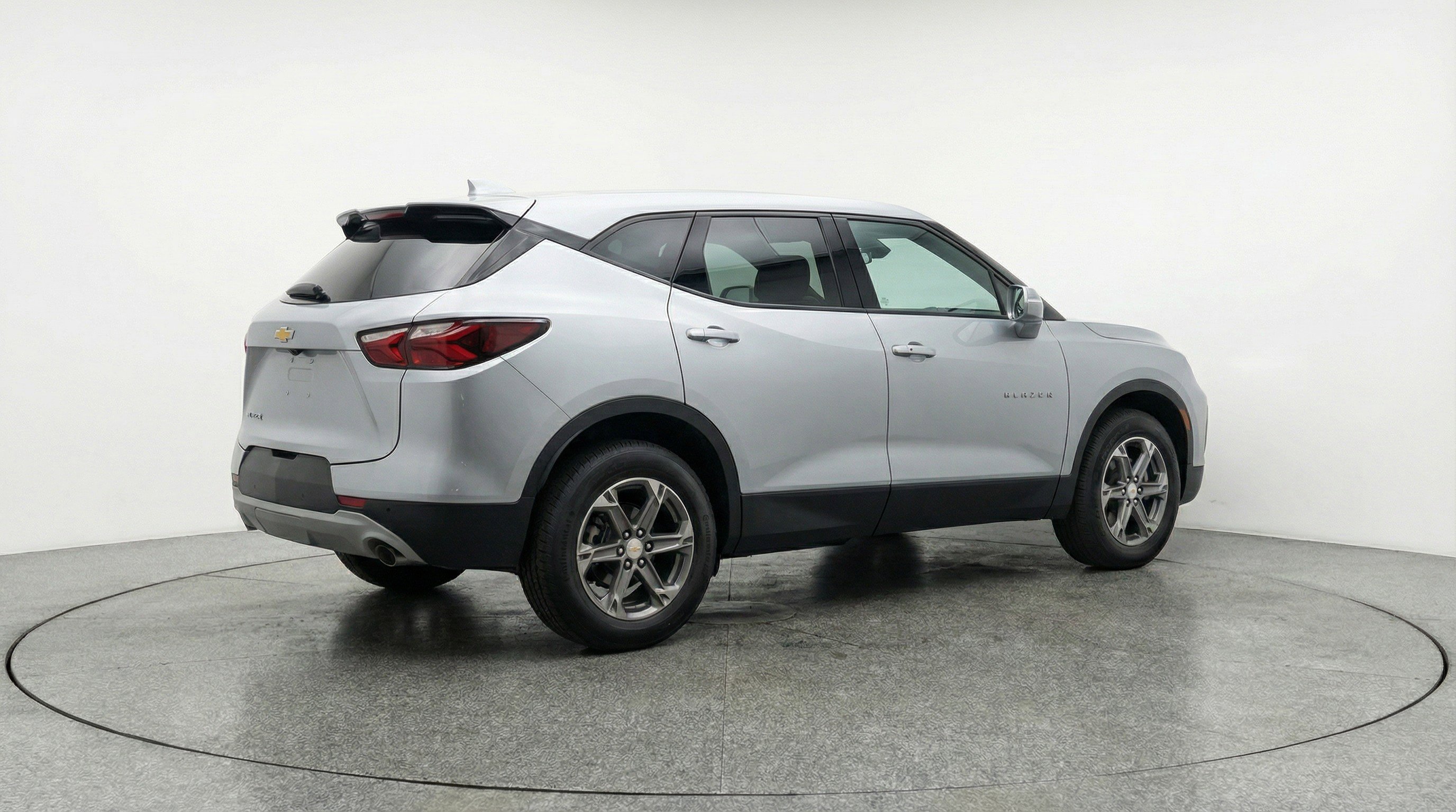 Used 2025 Chevrolet Blazer LT FWD image 9