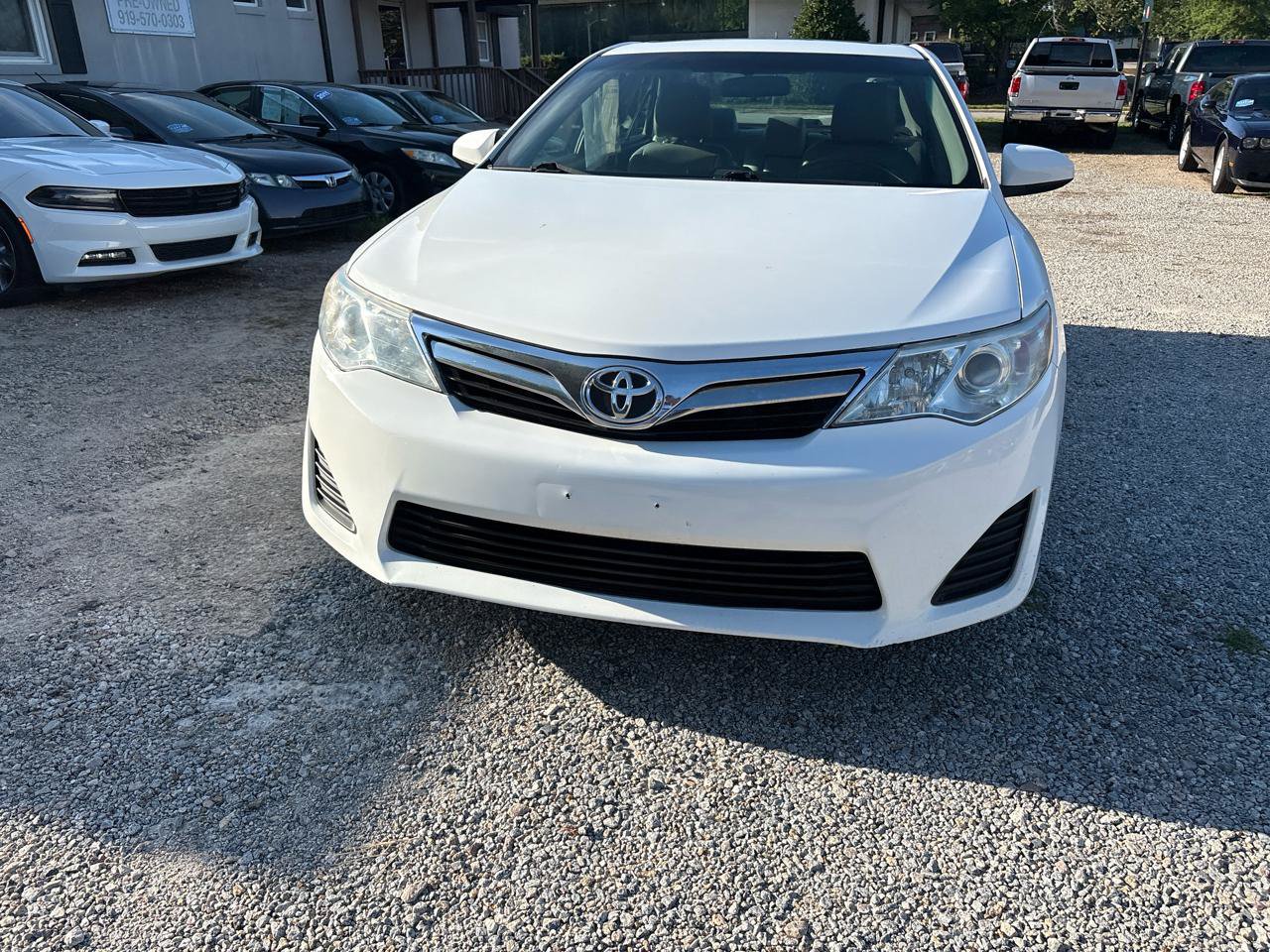 Used 2014 Toyota Camry LE w/ Moonroof Package FWD image 3
