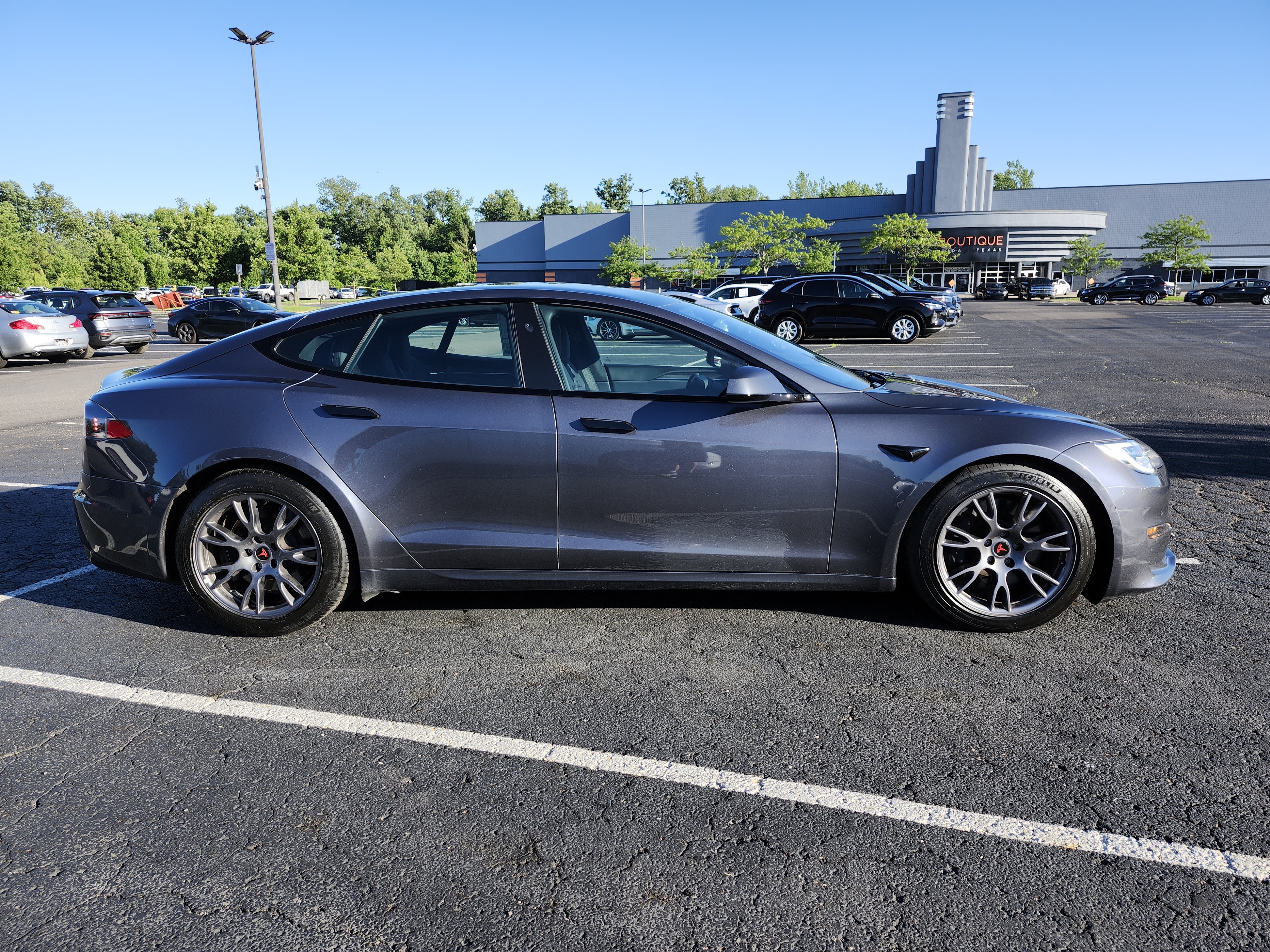 Used 2022 Tesla Model S AWD/4WD image 19