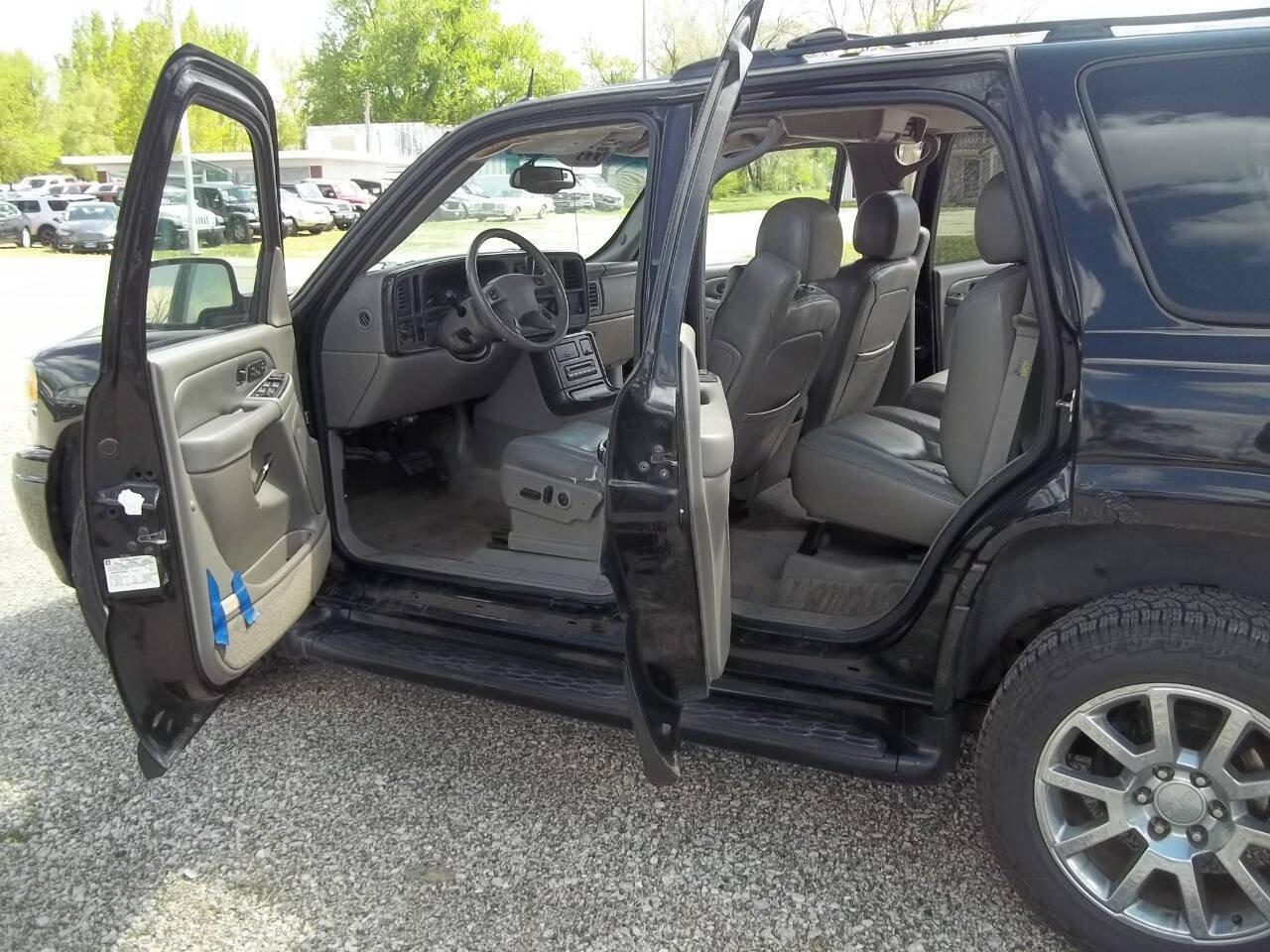Used 2005 GMC Yukon Denali AWD/4WD image 9