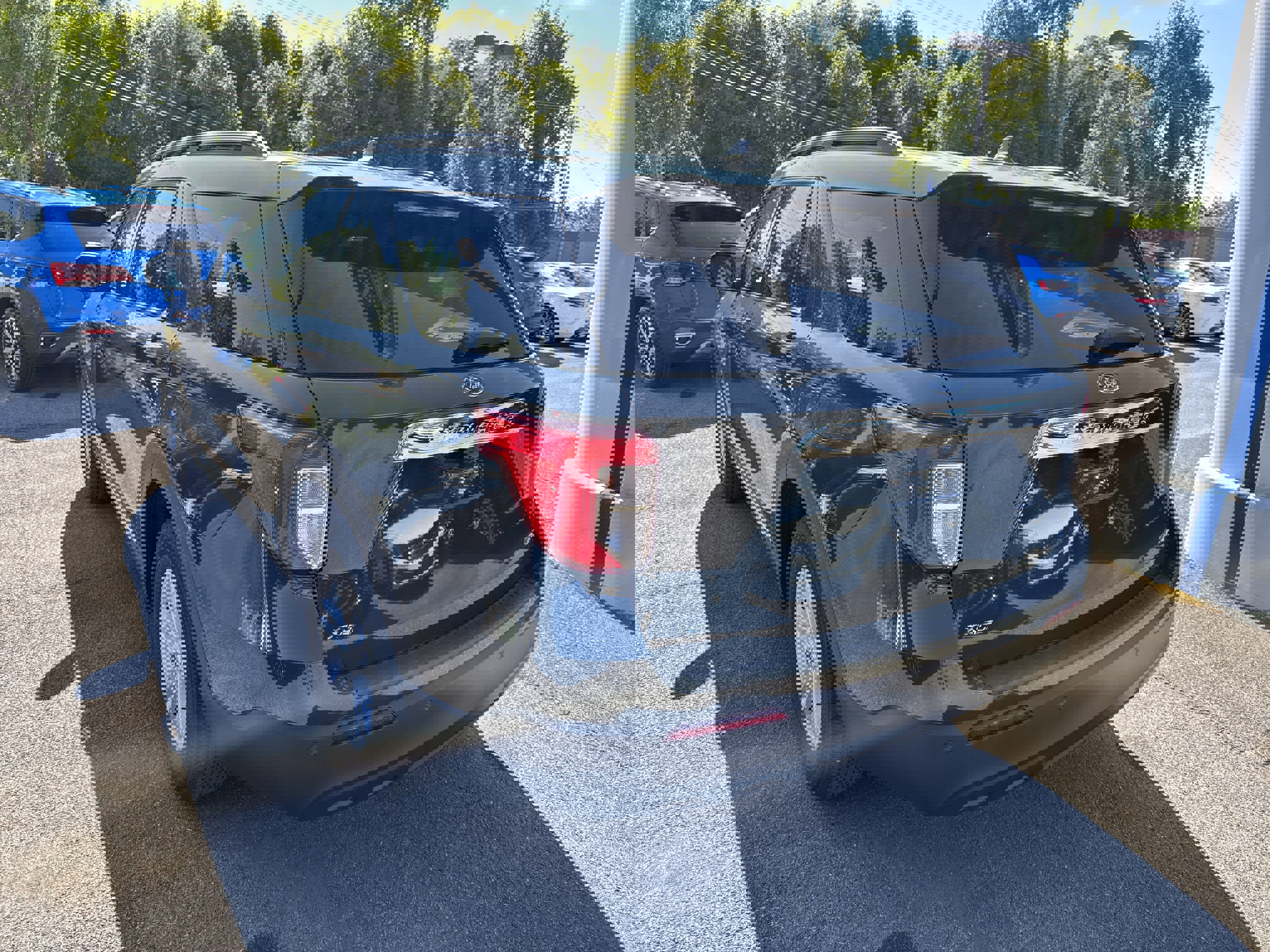 Used 2022 Ford Explorer XLT image 5