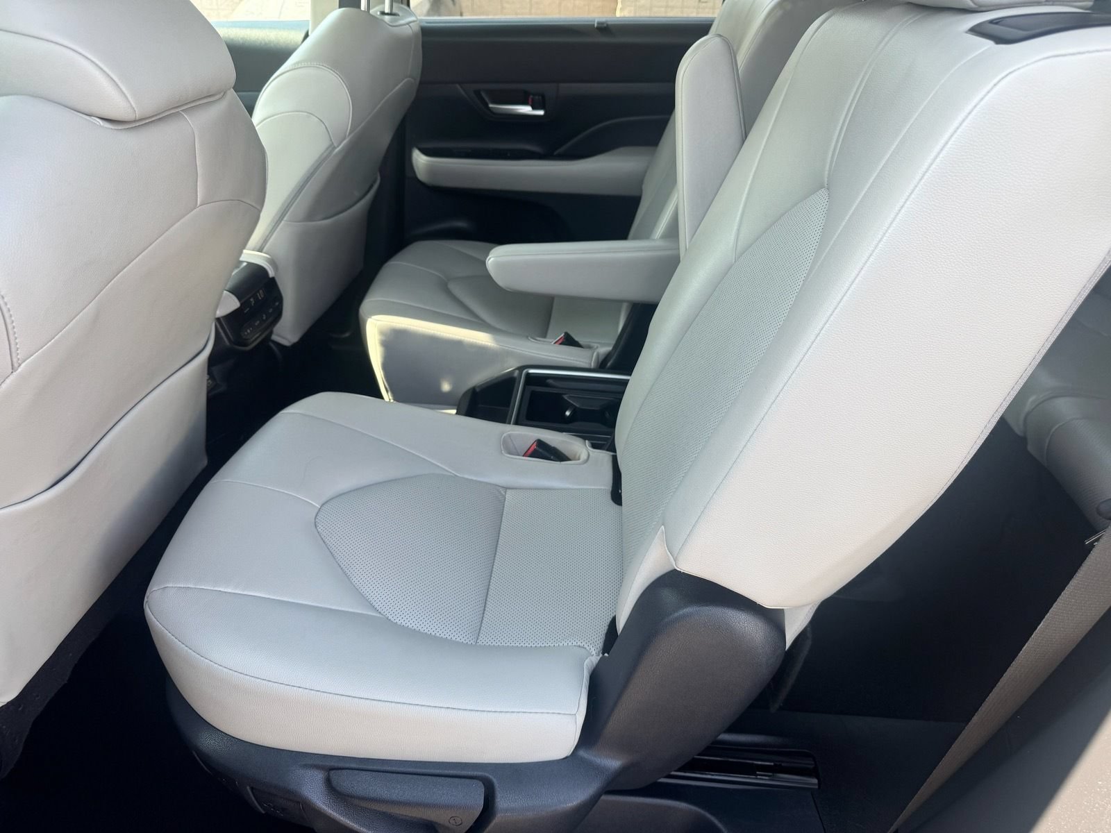 Used 2025 Toyota Grand Highlander AWD image 15