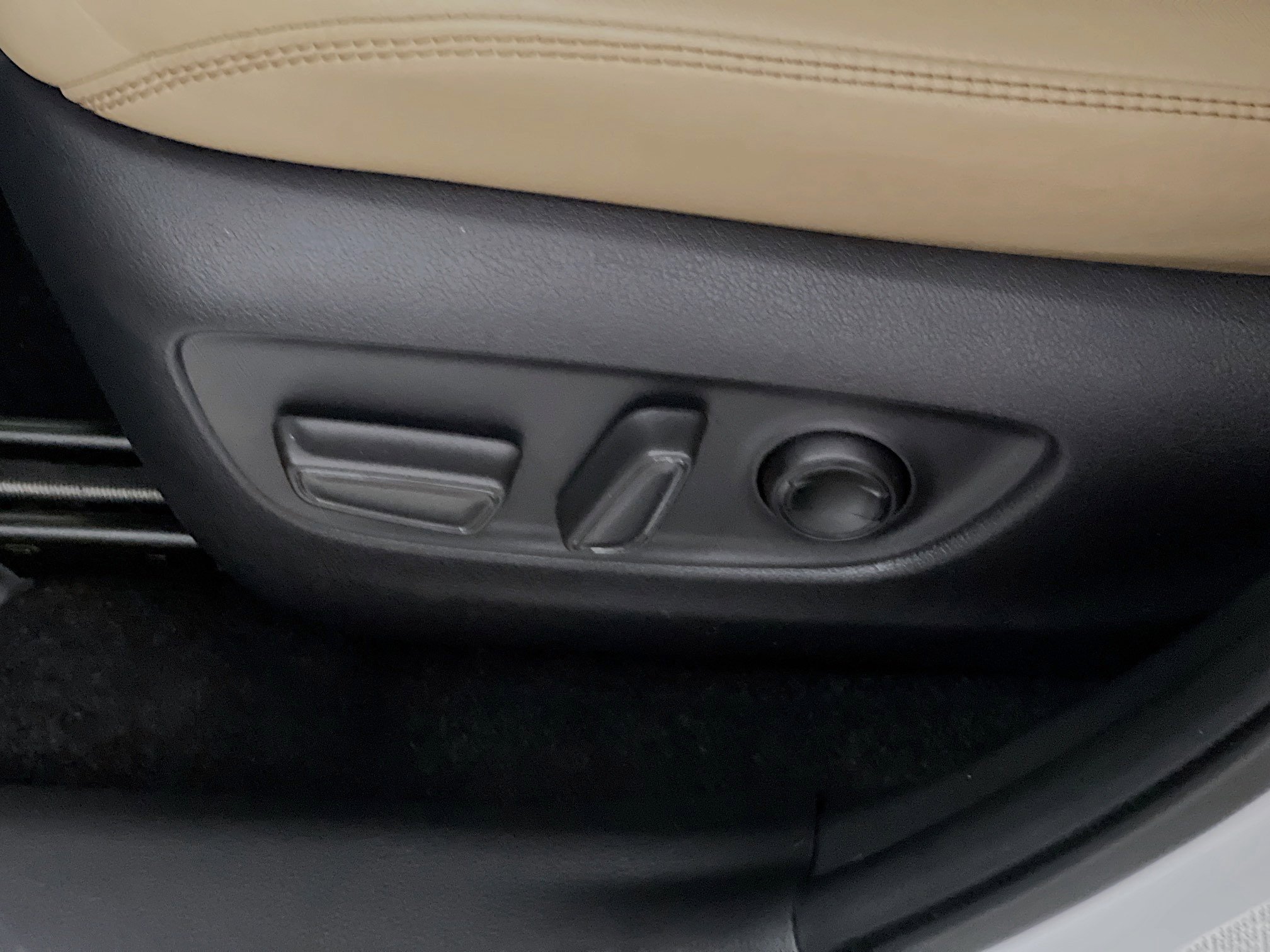 Used 2019 Toyota RAV4 Limited w/ Cold Weather Package image 16