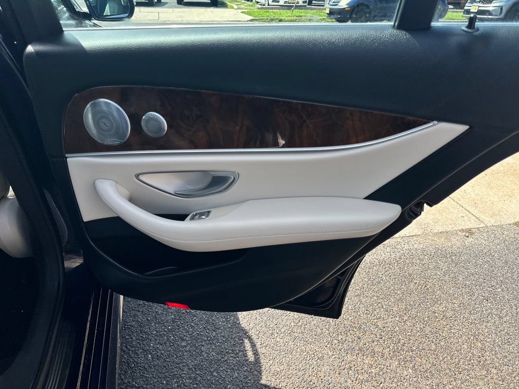 Used 2017 Mercedes-Benz E 300 4MATIC image 23