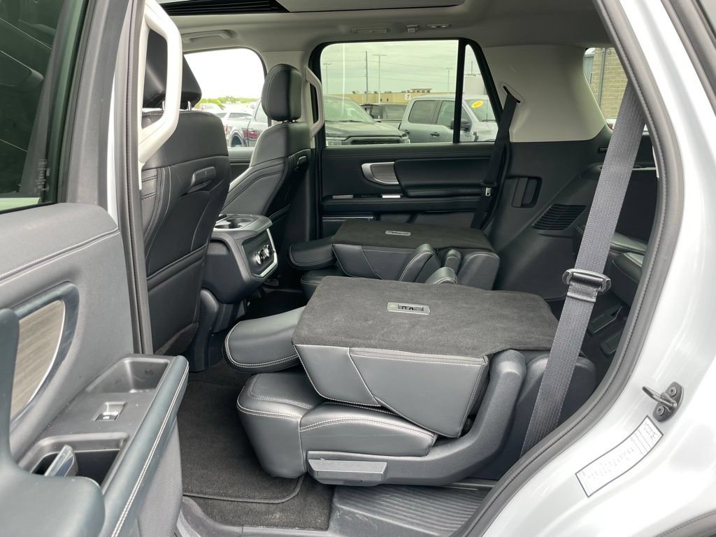 Used 2025 Ford Expedition Platinum AWD/4WD image 59
