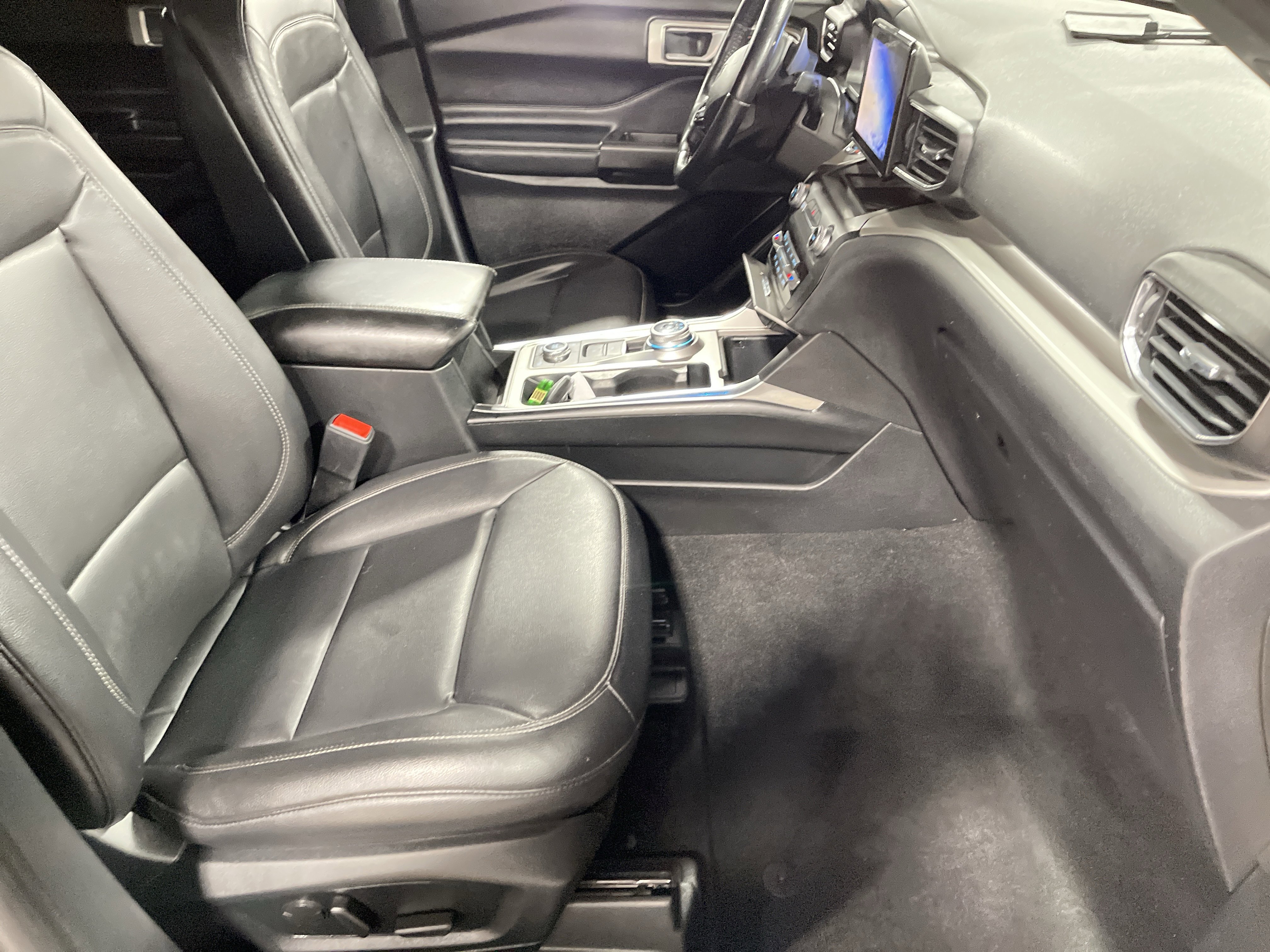 Used 2020 Ford Explorer XLT w/ Equipment Group 202A image 14