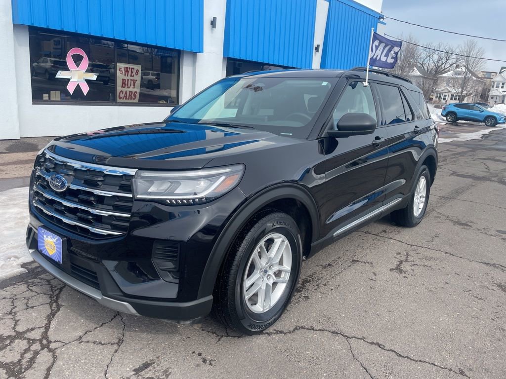 Used 2025 Ford Explorer Active image 1