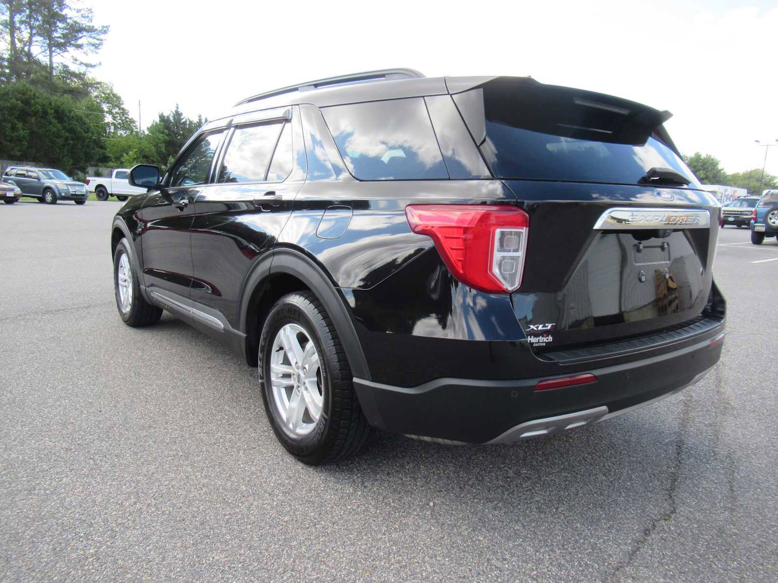 Used 2020 Ford Explorer XLT w/ Equipment Group 202A RWD image 7