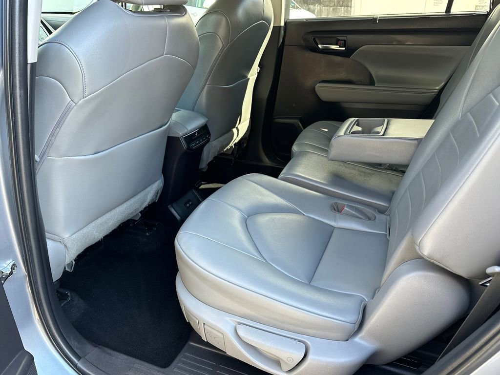 Used 2022 Toyota Highlander XLE image 17