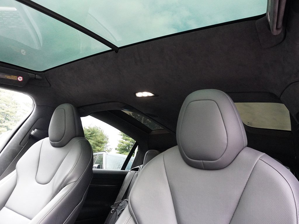 Used 2022 Tesla Model X image 24