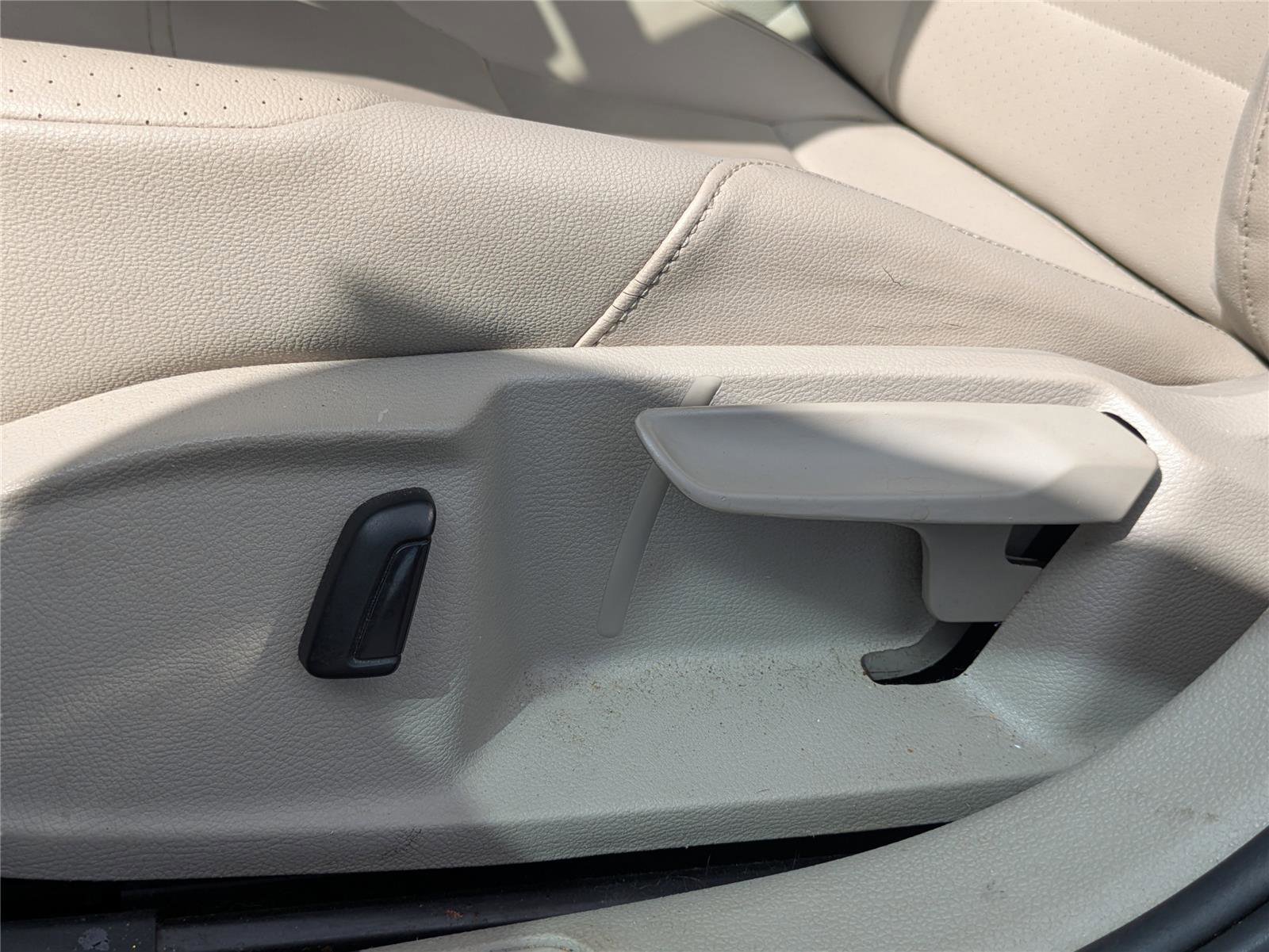 Used 2016 Volkswagen Golf SE w/ Lighting Package image 10