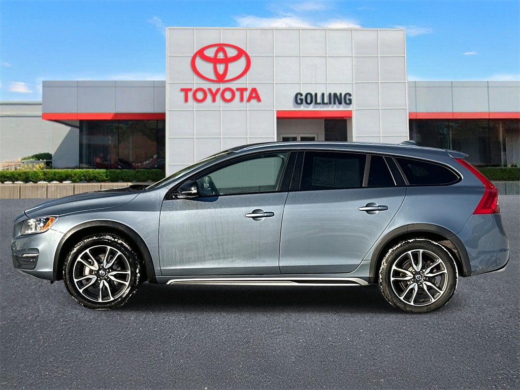 Used 2017 Volvo V60 T5 Cross Country w/ Convenience Package image 2