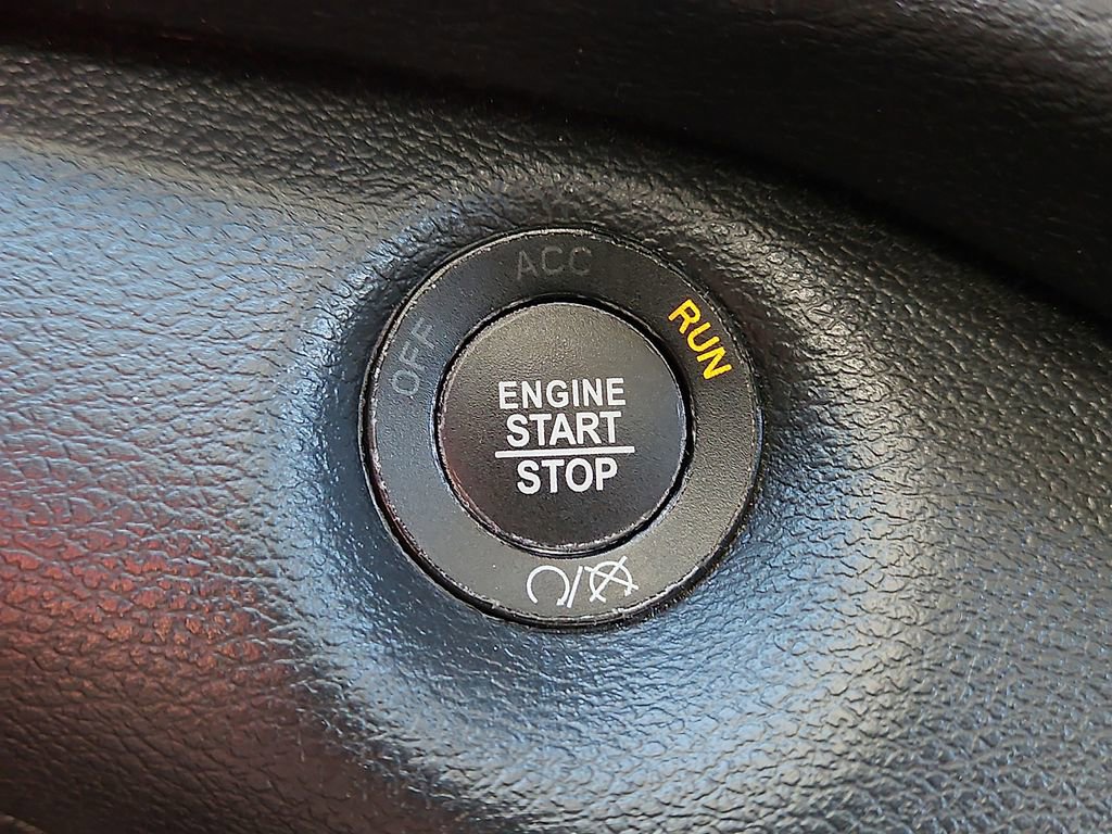 Used 2023 Jeep Cherokee Altitude Lux image 25