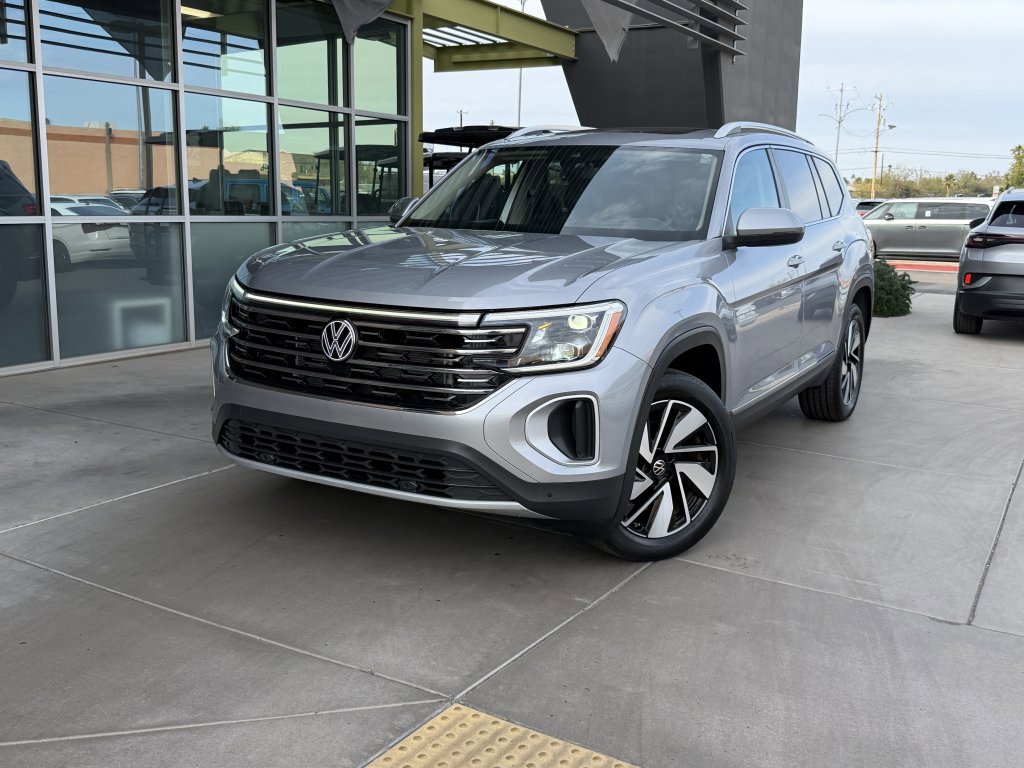 Used 2024 Volkswagen Atlas SEL image 2