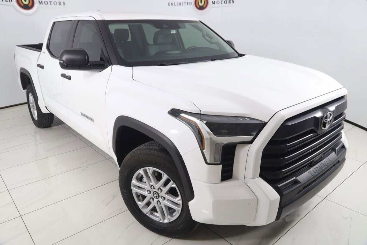 Used 2024 Toyota Tundra SR5 w/ SR5 Convenience Package AWD/4WD image 16