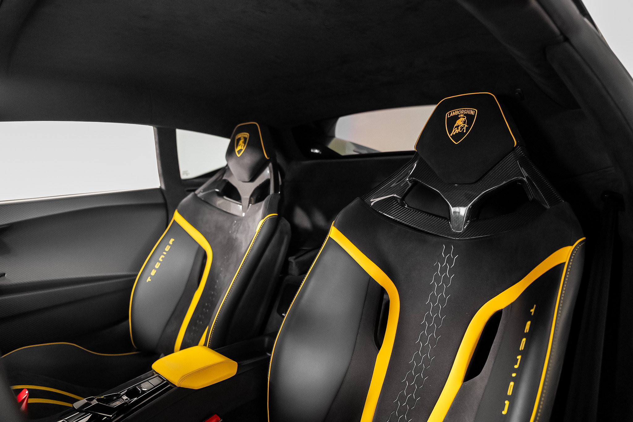 Used 2023 Lamborghini Huracan Tecnica RWD image 3