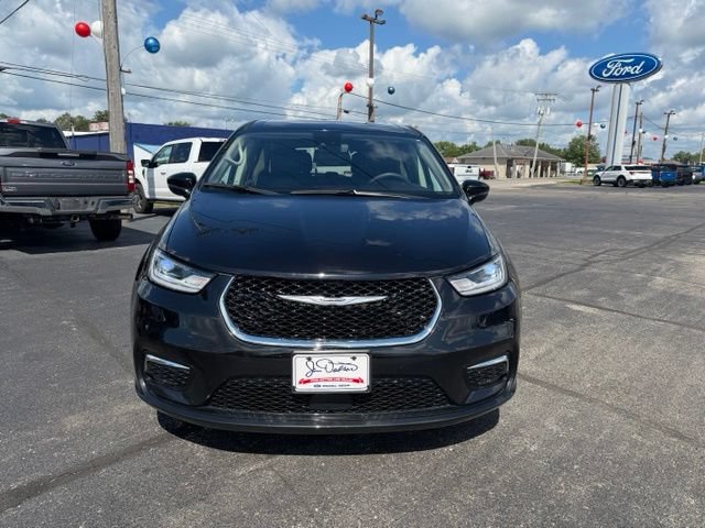 Used 2024 Chrysler Pacifica Touring-L FWD image 15