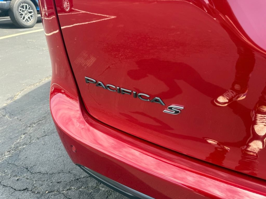 New 2027 Chrysler Pacifica Limited AWD/4WD image 40