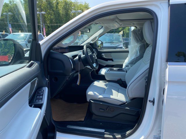 New 2027 Ford Expedition Platinum w/ Platinum Ultimate Package AWD/4WD image 7