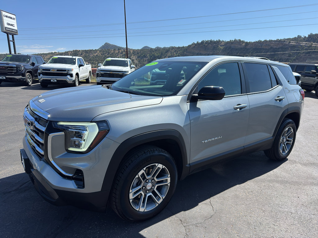 Used 2025 GMC Terrain Elevation AWD/4WD image 3