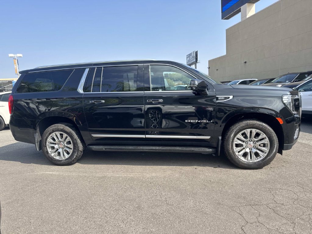 Used 2024 GMC Yukon XL Denali w/ Advanced Technology Package RWD image 2