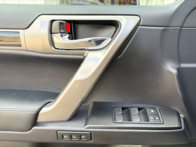 Used 2023 Lexus GX 460 Luxury w/ Accessory Package image 4