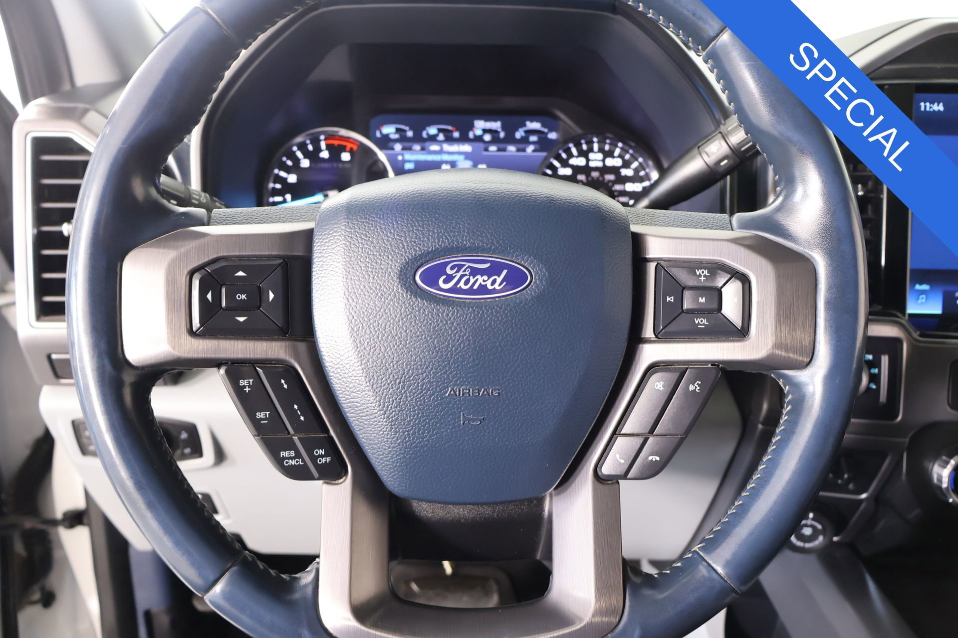 Used 2022 Ford F350 Limited AWD/4WD image 3