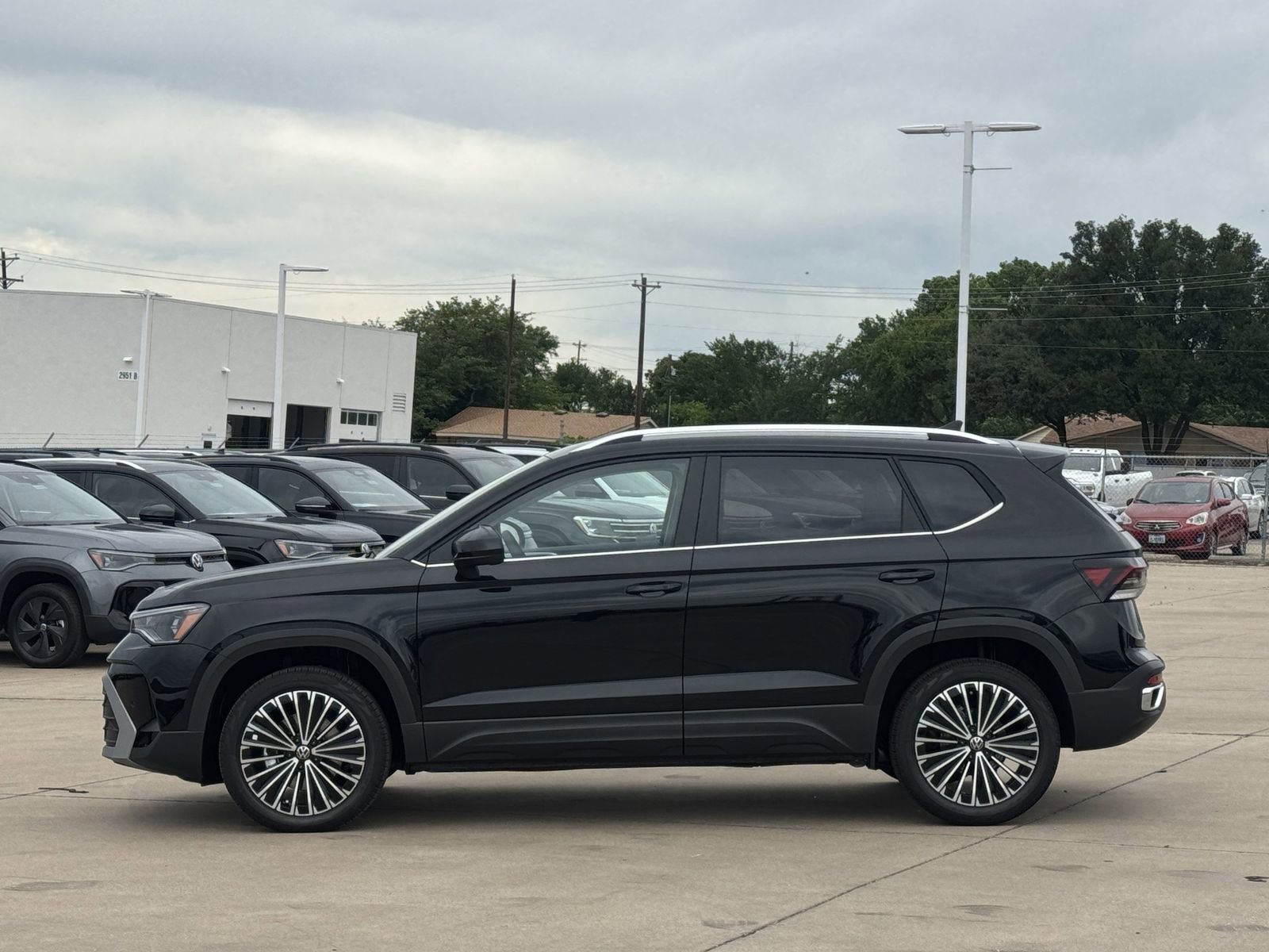 New 2026 Volkswagen Taos SE FWD image 8