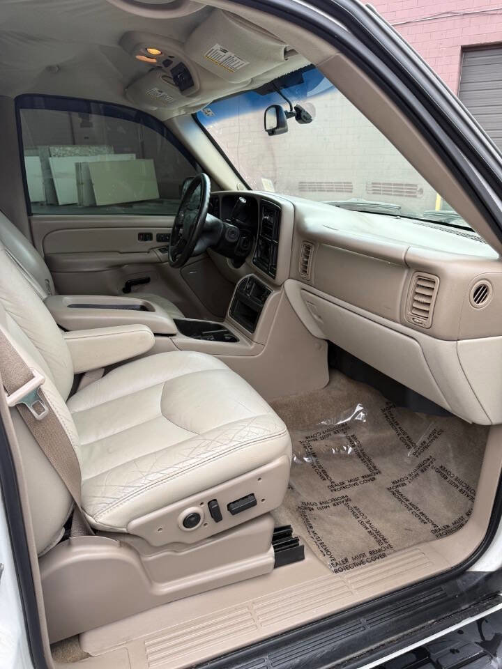 Used 2004 Chevrolet Suburban LT w/ Preferred Equipment Group image 11