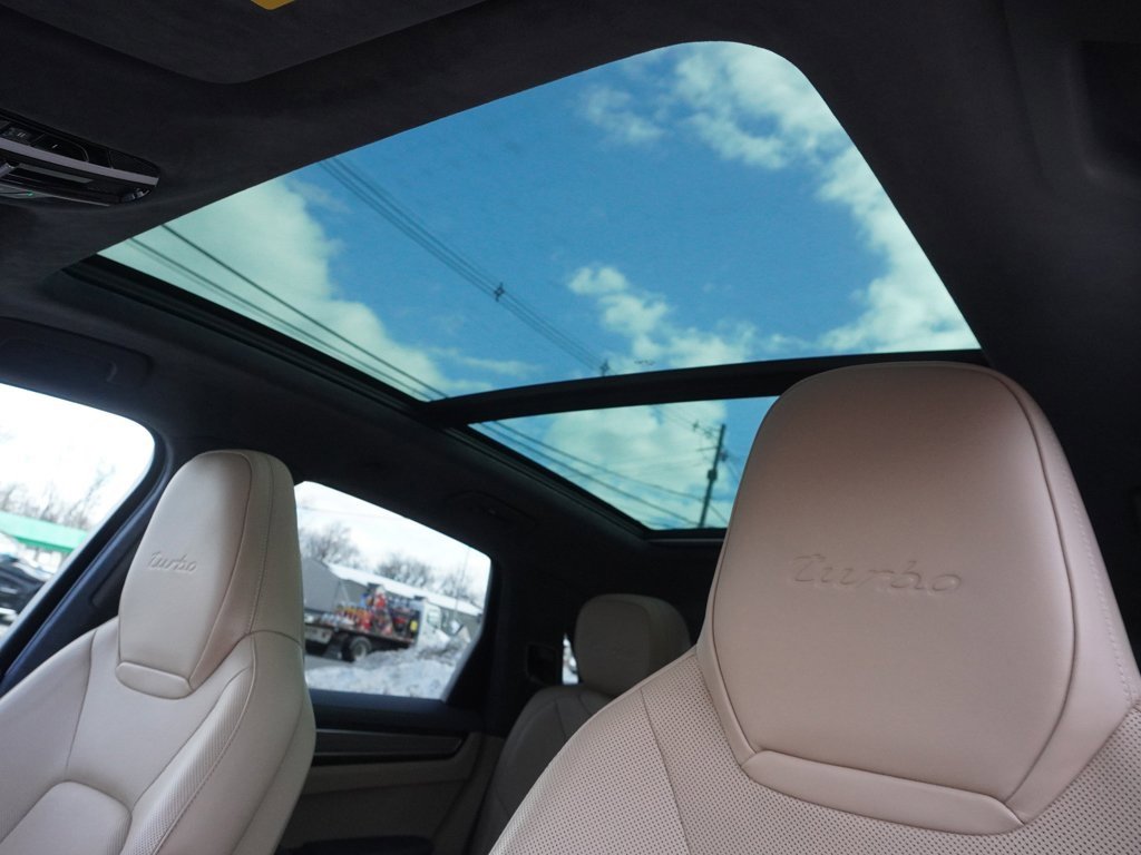 Used 2020 Porsche Cayenne Turbo image 23