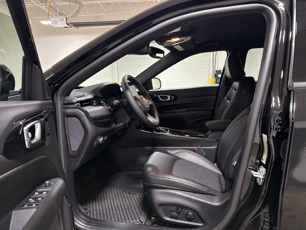 New 2026 Jeep Compass Latitude AWD/4WD image 19