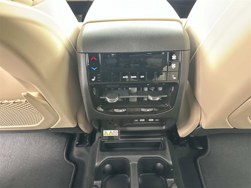 New 2026 Jeep Grand Cherokee L Limited image 12