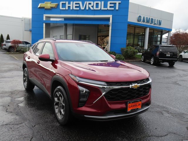 Used 2025 Chevrolet Trax LT w/ Driver Confidence Package