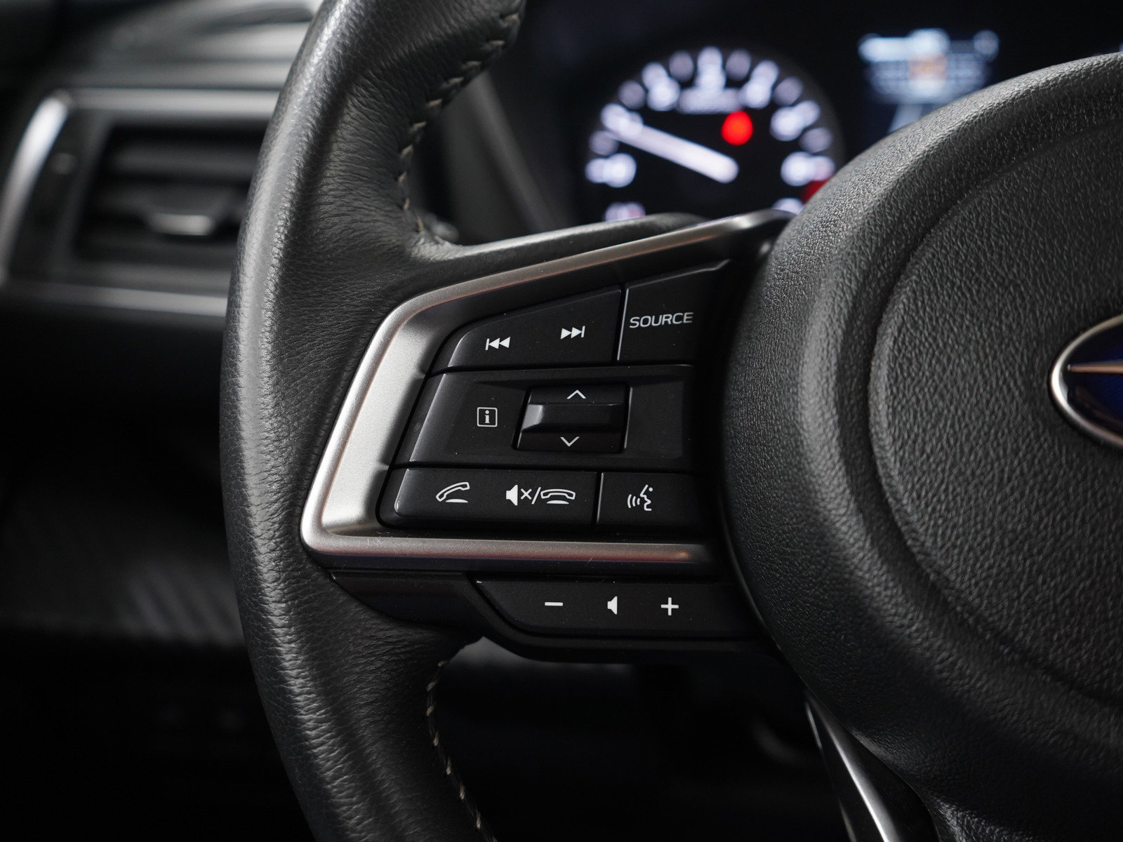 Used 2024 Subaru Ascent Premium w/ Convenience Package image 28