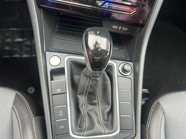 Used 2025 Volkswagen Jetta SE image 12
