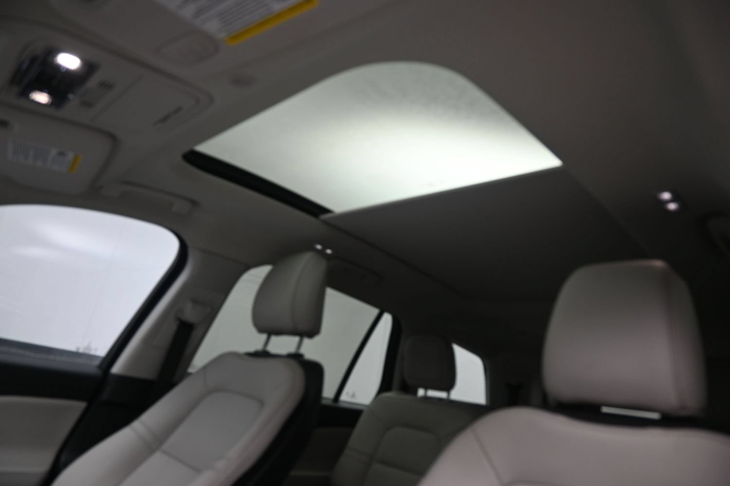 Used 2025 Lincoln Aviator 2WD image 2