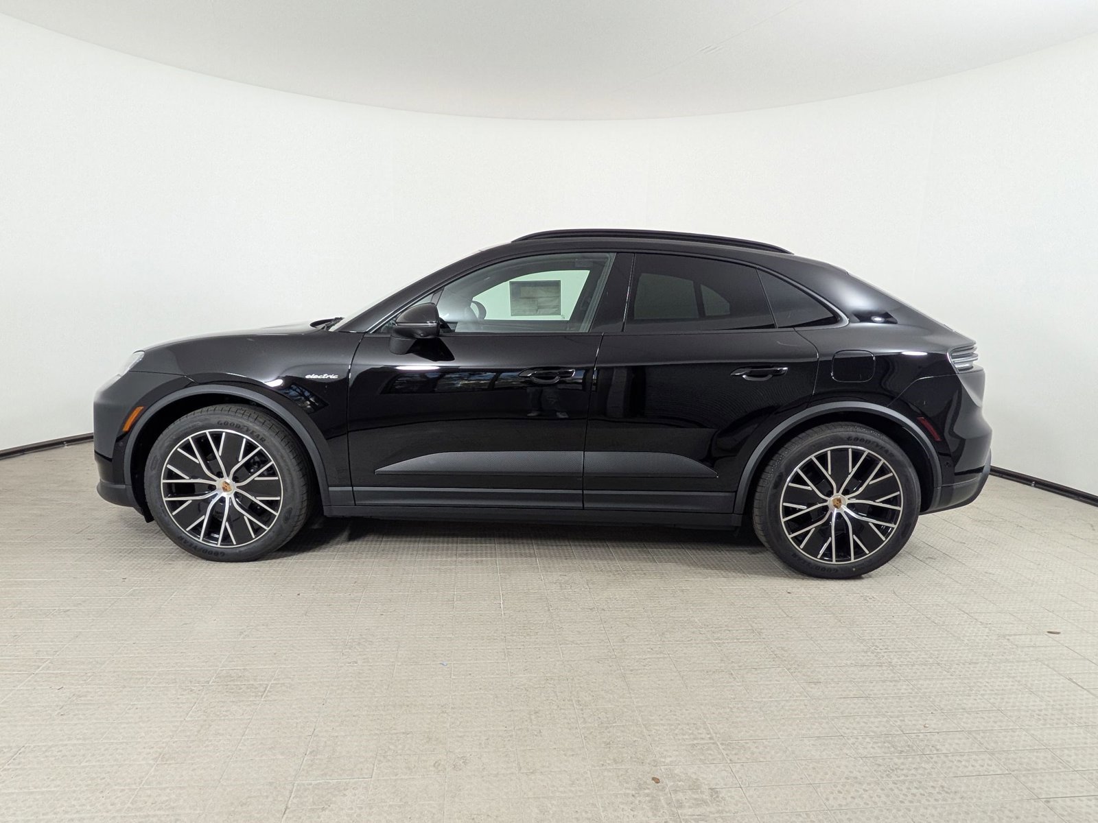 New 2026 Porsche Macan Electric RWD image 2