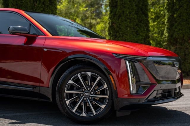 Used 2024 Cadillac Lyriq Sport RWD image 7