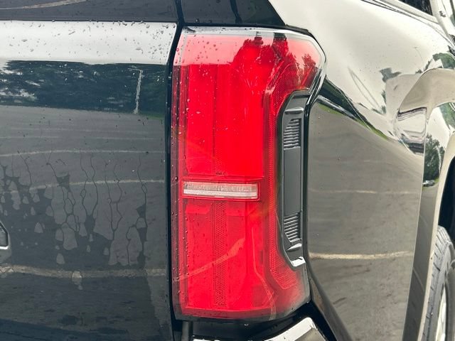 Certified 2025 Toyota Tacoma SR5 AWD/4WD image 10