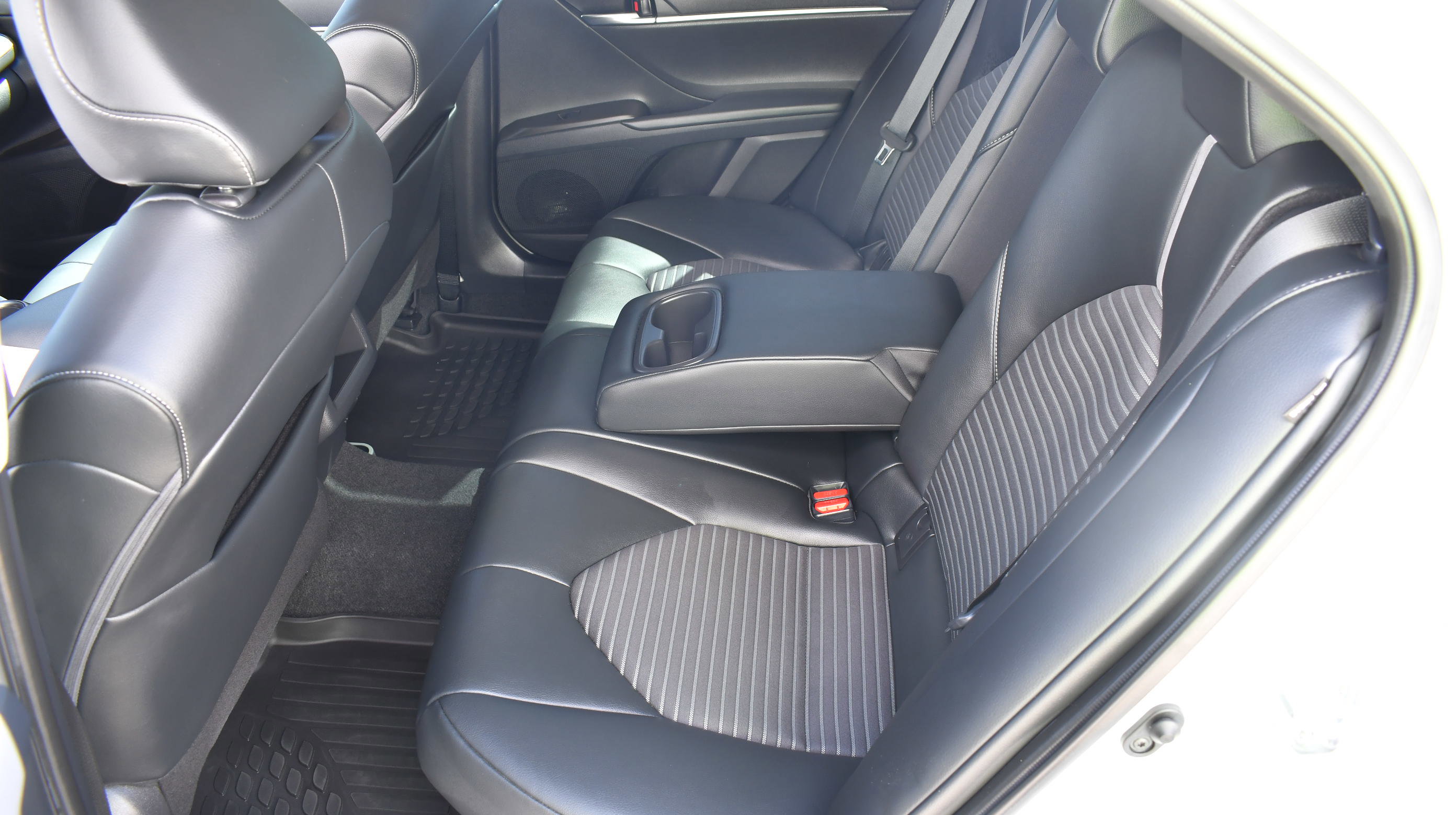 Used 2022 Toyota Camry SE FWD image 25