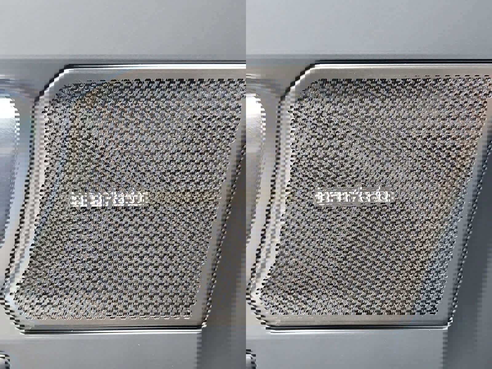 Used 2024 Volvo XC40 B5 Ultimate w/ Protection Package Premier image 32