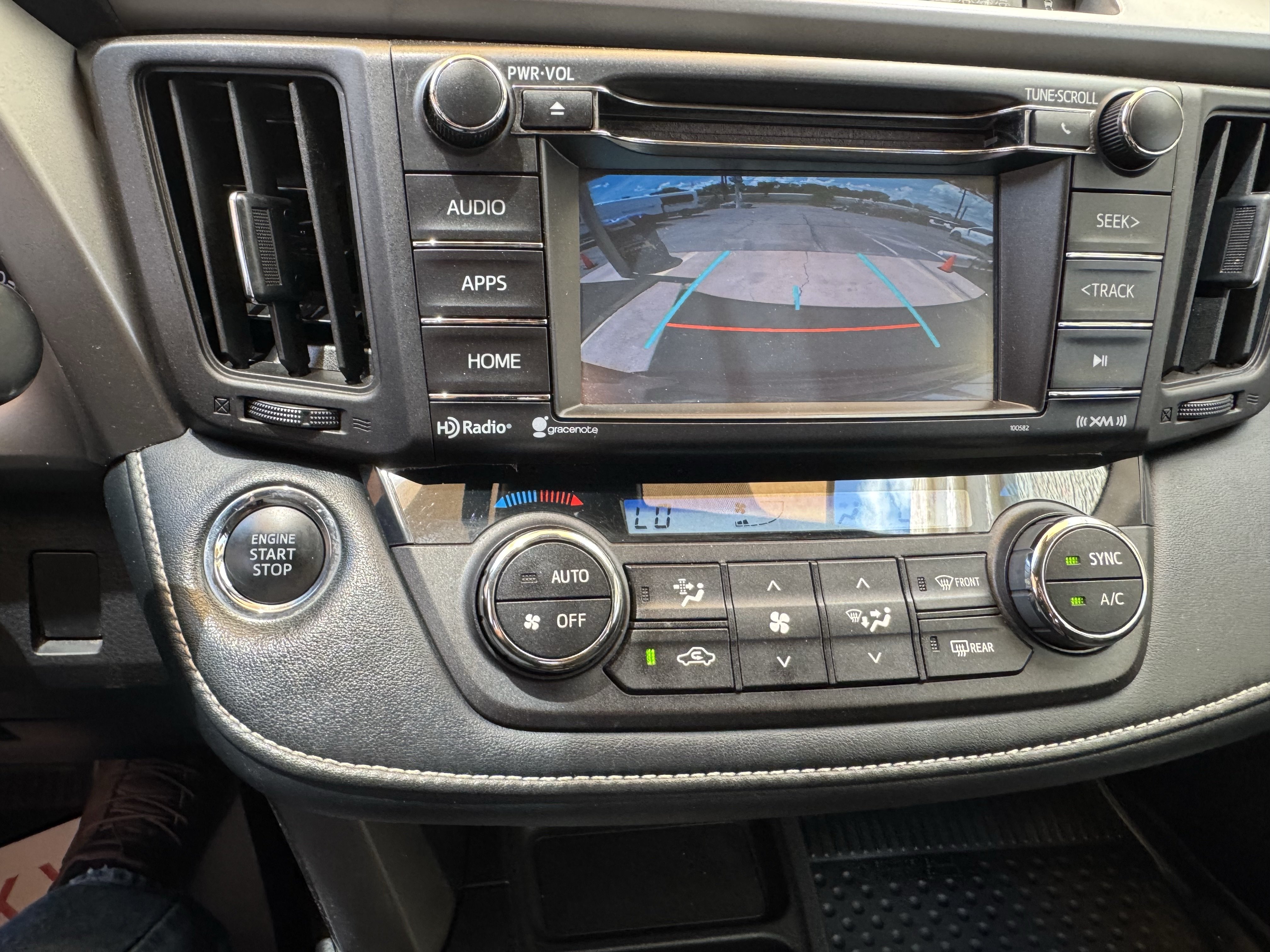 Used 2018 Toyota RAV4 XLE AWD/4WD image 20