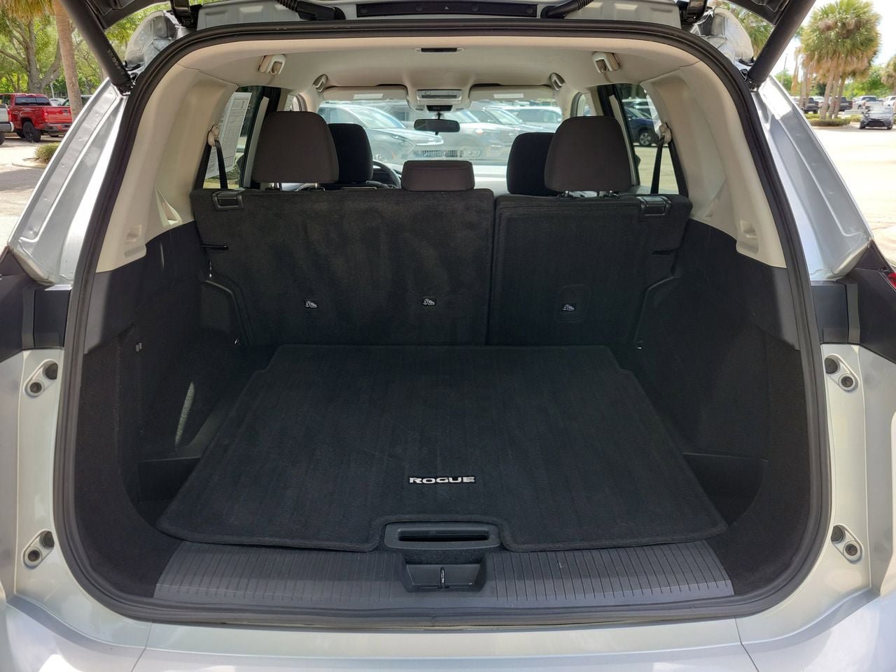 Used 2025 Nissan Rogue SV AWD/4WD image 8