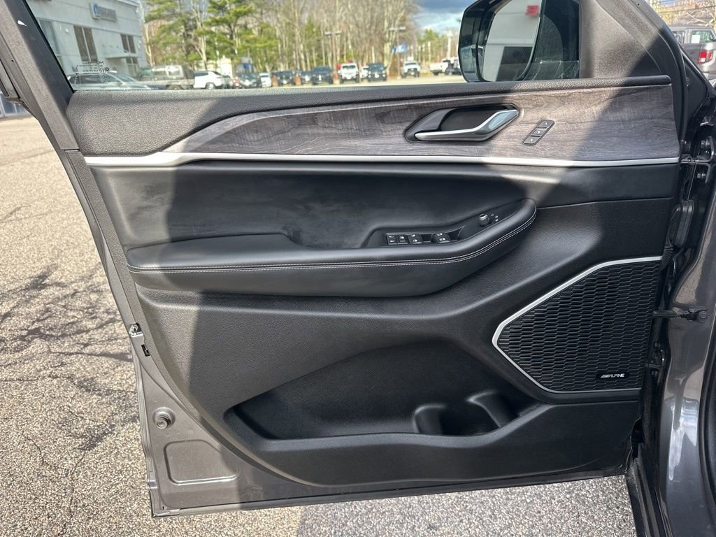 Used 2022 Jeep Grand Cherokee L Limited image 17