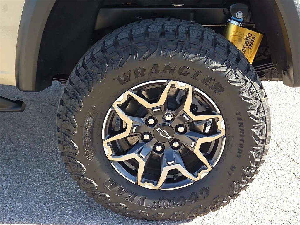 Used 2023 Chevrolet Colorado ZR2 w/ ZR2 Convenience Package III image 10