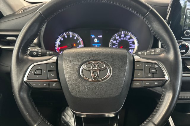 Used 2020 Toyota Highlander LE AWD/4WD image 28
